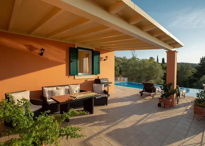 Belvedere Rosa Tsoukaládhes