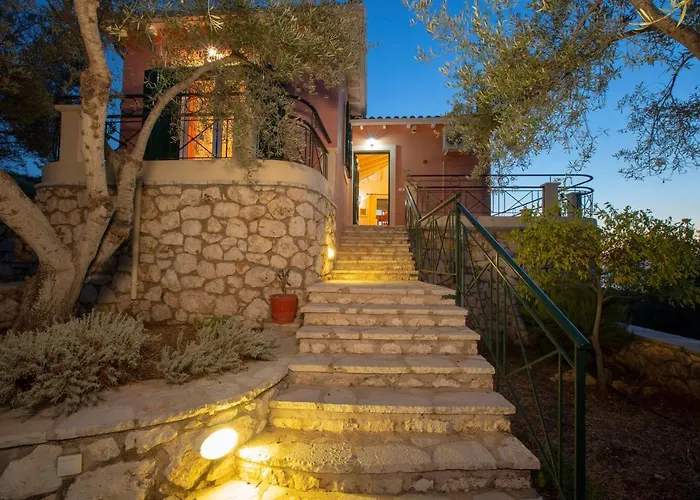 Belvedere Rosa Tsoukaládhes