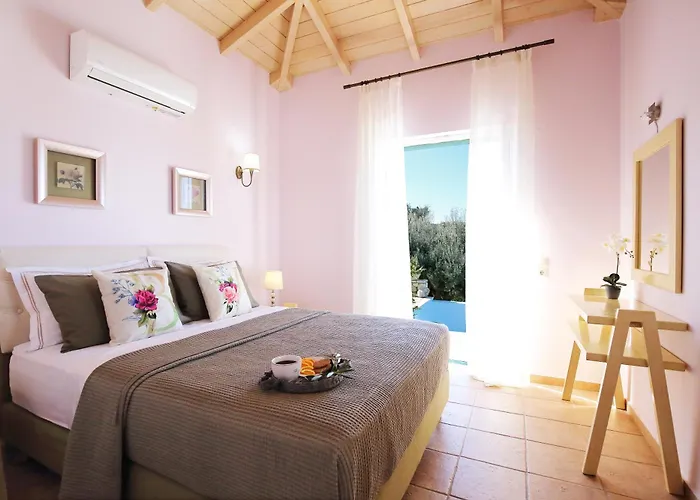 Belvedere Rosa Tsoukaládhes